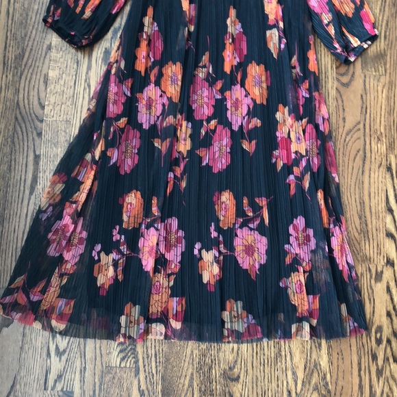 DR 2 floral pleated 70s vintage vibes dress - Picture 4 of 4